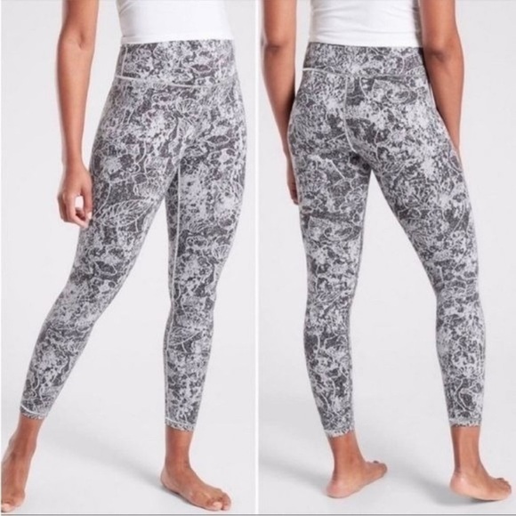 Athleta Pants - Athleta Black White Elation Graffiti Fleur 7/8 Athletic Tights Leggings 0218